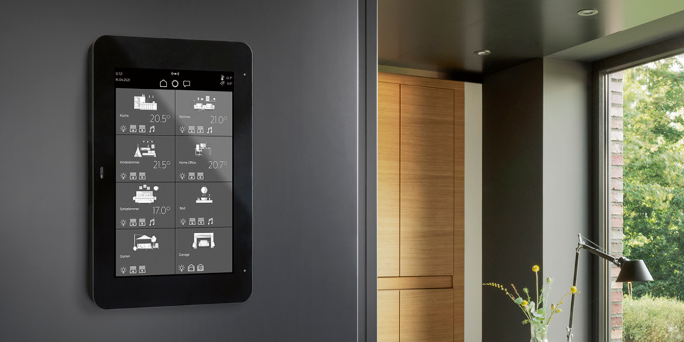 JUNG Smart Panel 8 bei Kerscher Elektro- u. Sicherheitstechnik GmbH & Co.KG in Bogen