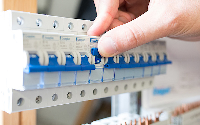 Schalt­schrank­bau bei Kerscher Elektro- u. Sicherheitstechnik GmbH & Co.KG in Bogen