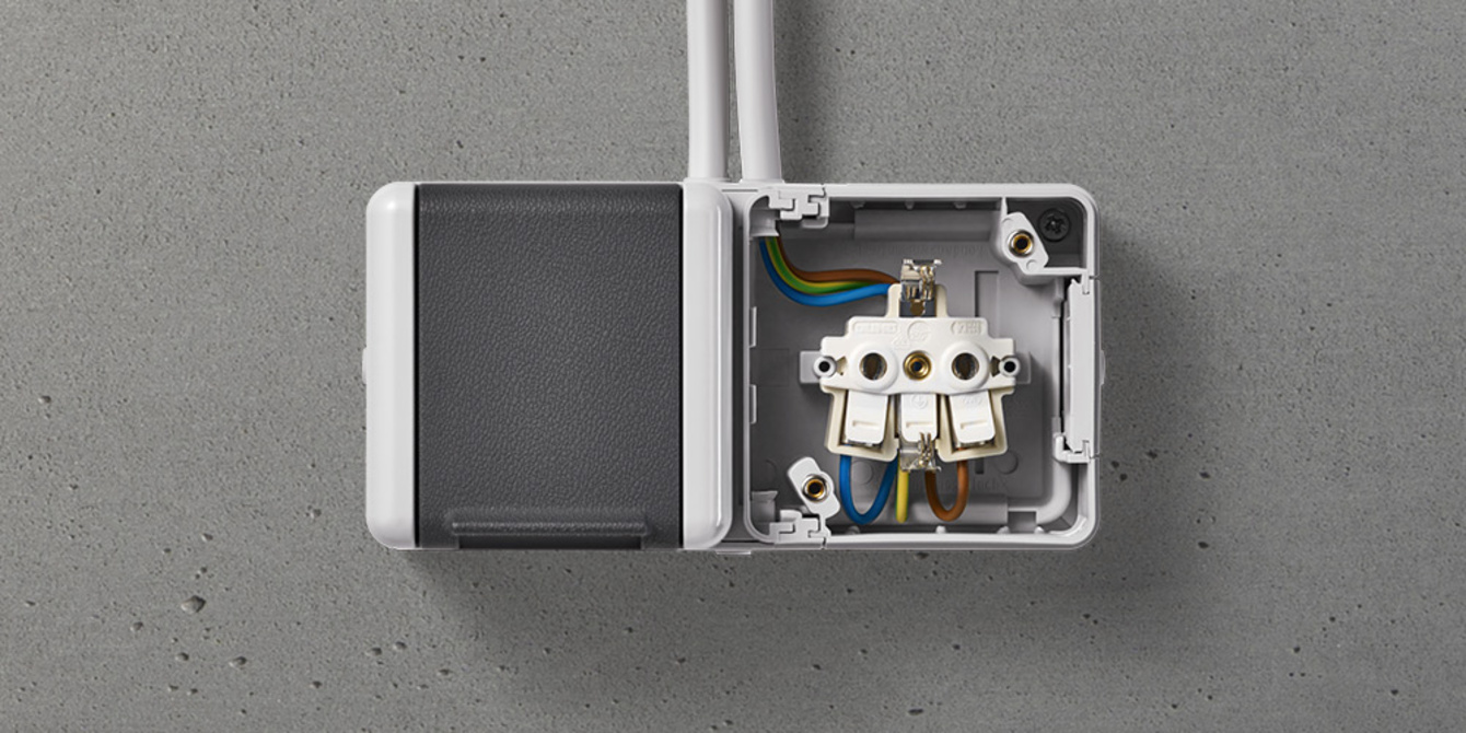 Doppelsteckdose mit Trennsteg bei Kerscher Elektro- u. Sicherheitstechnik GmbH & Co.KG in Bogen