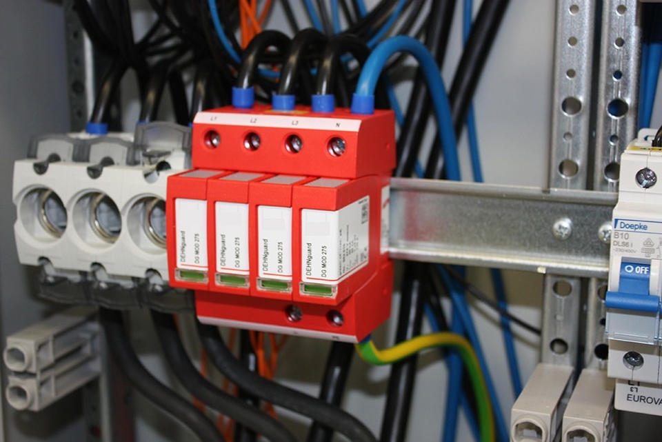 U berspannungsschutz bei Kerscher Elektro- u. Sicherheitstechnik GmbH & Co.KG in Bogen